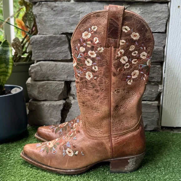 Shyanne Maisie Floral Embroidered Boots snip toe