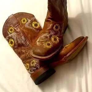 Shyanne Sunflower Embroidered Western Boots