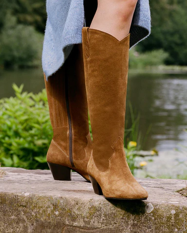 Women's Brown Western Boots - Complete Style Guide